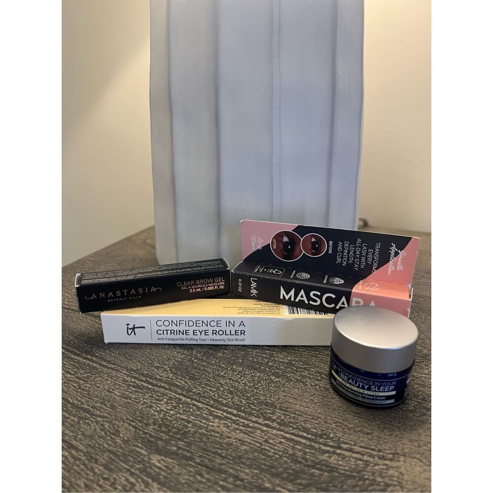 COSMETIC BUNDLE - Picture 2 of 8